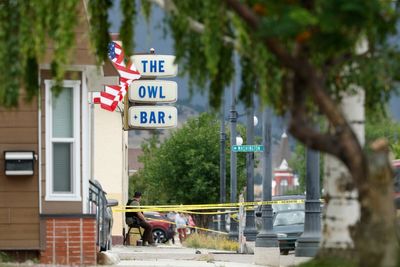 What is known about the search for a former US soldier suspected of killing 4 at a Montana bar