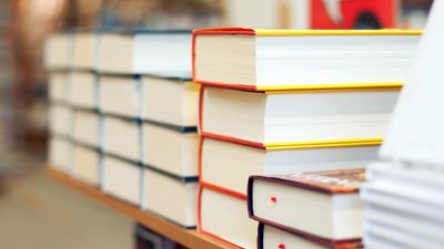 The 40 Best Finance Books Worth Adding To Your Bookshelf in 2025