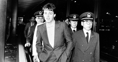 “How could you have been so stupid? You’re a Beatle, boy, a Beatle. Your face is in every damn corner of the planet”: The embarrassing blunder that caused Paul McCartney to be jailed for nine days