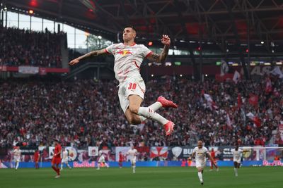 Benjamin Sesko: Manchester United dealt transfer blow as RB Leipzig 'favour' rival bid
