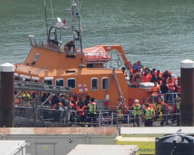 UK to start small boats returns to France ‘within days’ after EU gives green light