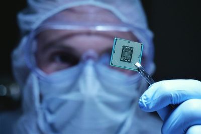 Analysts Make a Quantum Bet on D-Wave's Cryogenic Packaging