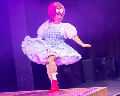 She’s Behind You review – Christmas comes early to Edinburgh with panto songs, sweets and subversive spirit