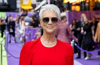 Jamie Lee Curtis tearfully praises Liam Neeson and Pamela Anderson