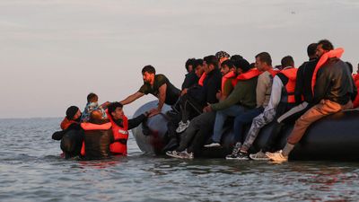 UK and France start migrant return scheme to curb illegal Channel crossings