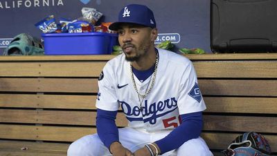 Mookie Betts Struggles Again After Dodgers Fans Give Him Encouraging Ovation