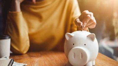 This Money Expert Says ‘Savers Are Losers’ — Is He Right? Experts Weigh In