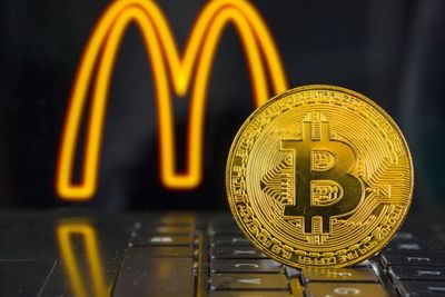 Fundstrat's Tom Lee: Owning Bitcoin Is Like Owning Land Under A McDonald's