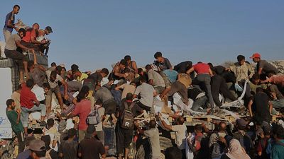 Crowds gather around aid trucks in Gaza as food shortages persist