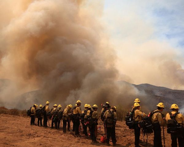 California wildfire scorches 72,000 acres and threatens 450 homes