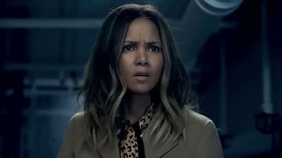Halle Berry Is Joining Forces With A DC Alum For A Thriller, And I‘m Already Sold On This Intense-Sounding Flick