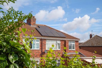 Record installations of solar panels, batteries and heat pumps so far in 2025