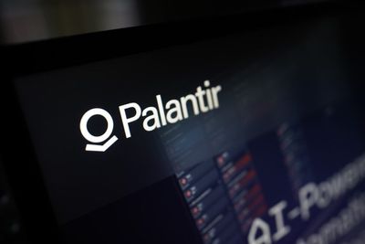 Mohamed El-Erian Says Contrast Between Palantir, Caterpillar Earnings Is 'Fascinating' As One Reels From Trump Tariffs And The Other Basks In AI Boom