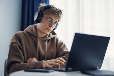 Gen Z dropouts could be your future boss: 20-somethings without degrees are leading the side gigs economy