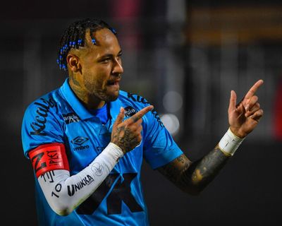 Neymar’s return to Brazil: mixed form, a fight with a fan and a few great goals