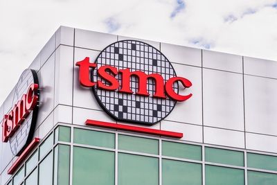 Trump Says TSMC Will Invest $300 Billion In Arizona, Teases New Chip Tariffs To Boost US Manufacturing