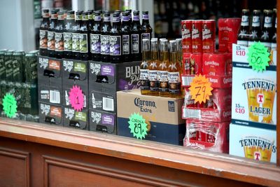 Government urged to introduce minimum price for alcohol