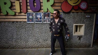'Rock ’n’ Rom': Romanian teacher channels Elvis to fight anti-Roma prejudice