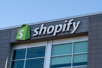 Shopify Stock Pops On Strong Sales, Global Momentum - CFO Highlights Merchant Surge Across Regions