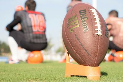 Shocking Reason Why The NFL Banned Smelling Salts and Why Players Use Them in the First Place
