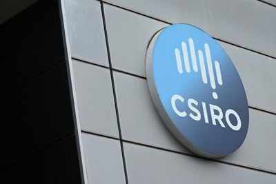 Hundreds more CSIRO jobs on the chopping block as experts raise fears over impact on science