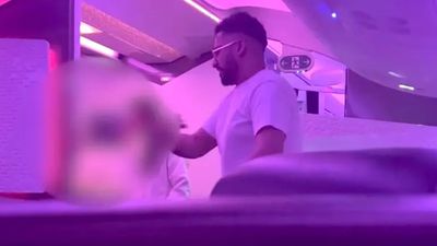 'You Will Be Set on Fire!': UK Entrepreneur Blames 'Amnesia Blood Loss' For Drunken Tirade Mid-Flight