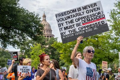 Texas Democrats receive bomb threat in escalating standoff over redistricting