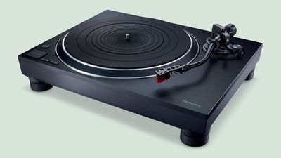 The robust, five-star Technics SL-1500C turntable can be yours with this rare but tempting deal