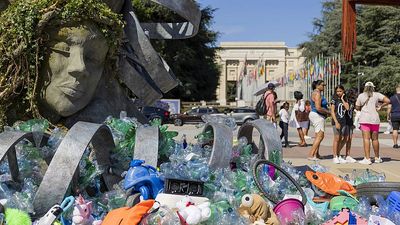 Delegates from 100 countries meet for last-chance talks to reduce plastic pollution