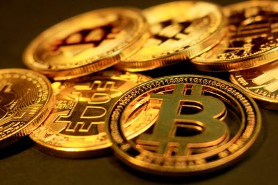 Bitcoin Inches Toward $115,000 As Ethereum, XRP, Dogecoin Hold Ground
