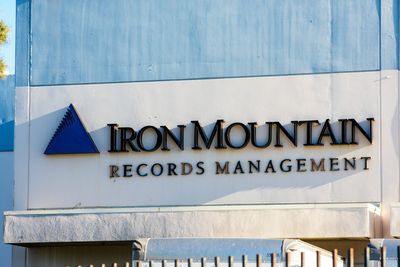 Options Corner: Iron Mountain's Mixed Q2 Earnings Offers Potential Discount For Bold Traders