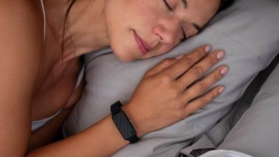 Hate loud alarms? Homedics’ new sleep wearable wakes you with vibrations – and it’s only £30!