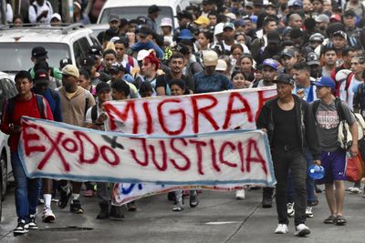 A migrant march in Mexico continues despite scrutiny of organiser’s arrest