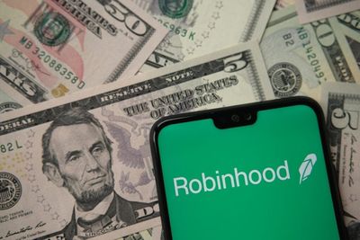 Vlad Tenev Says Robinhood Revenue Could Become 'Rather Large' Amid Tokenization Push As HOOD Stock Surges 13% Over A Month
