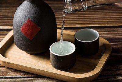 CIMG Shares Surge 25% After Subsidiary Launches Maotai-Style Liquor