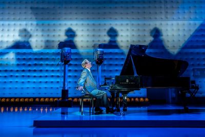Good Night, Oscar at the Barbican: 'Sean Hayes gives an astonishing performance'