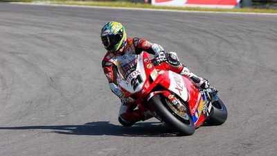 3-Time Motorcycle Champ Troy Bayliss Injured In Practice Crash, Still Making Jokes