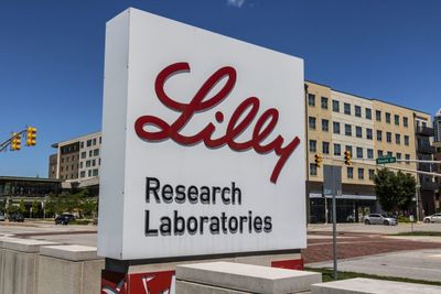 Eli Lilly's Closely Watched Obesity Pill Orforglipron Shows Around 12% Weight Loss But Trails Novo Nordisk (UPDATED)