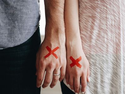 10 Everyday Habits That Are Slowly Poisoning Your Marriage