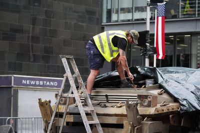 Fans applaud Spider-Man cast and crew after action scene takes place in city