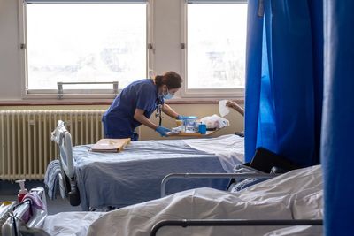 End of life care for patients must improve, doctors group says