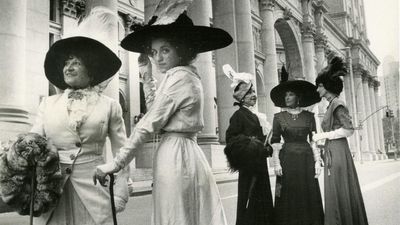 Street photographer Bill Cunningham's archive finds a permanent home at New York Historical