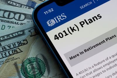 Trump Greenlights Bitcoin In $40 Trillion 401(k)s: Peter Schiff Calls It A 'Gamble' With Retirement Savings — What Others Said