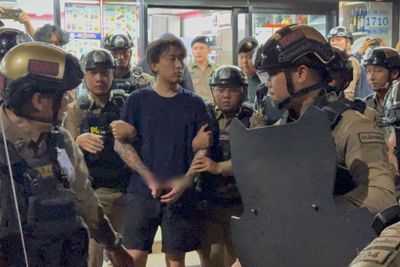 Chinese man arrested after armed standoff at Pattaya store