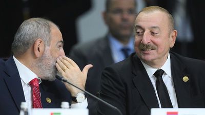 Donald Trump hosts historic peace summit between Armenia and Azerbaijan