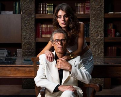 The Birthday Party review – Willem Dafoe is the life and soul as menacing Onassis-alike
