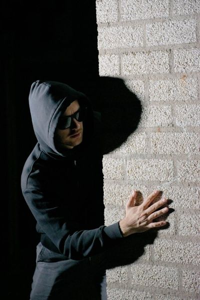 5 Things You’re Doing at Home That Attract Burglars Instantly