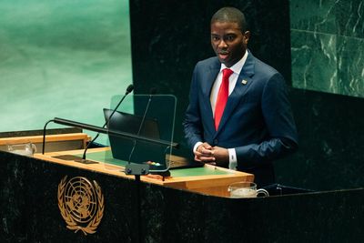 Grenada government and opposition join forces to drop oath of allegiance to King Charles