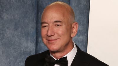6 Reasons Billionaires Like Bezos Love This Alternative Investment