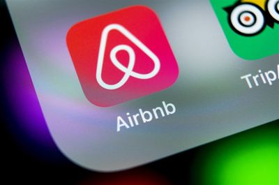 Airbnb Beats Earnings, But the Growth Story Is Losing Altitude
